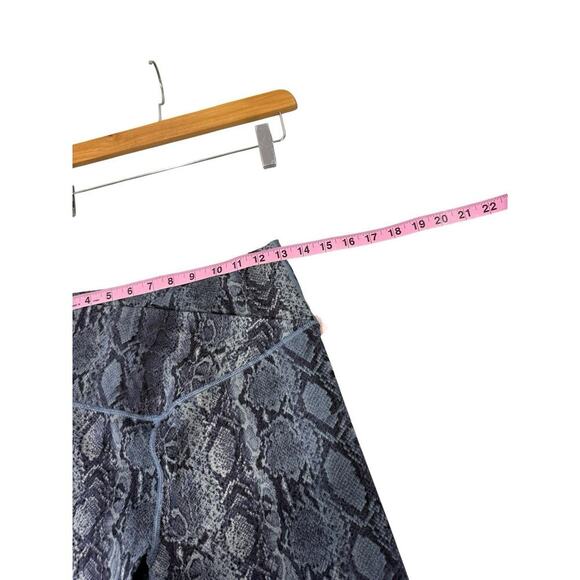 Victoria’s Secret On Point High Rise Crossover Shake Skin Legging Size 12 NWT - Picture 7 of 9